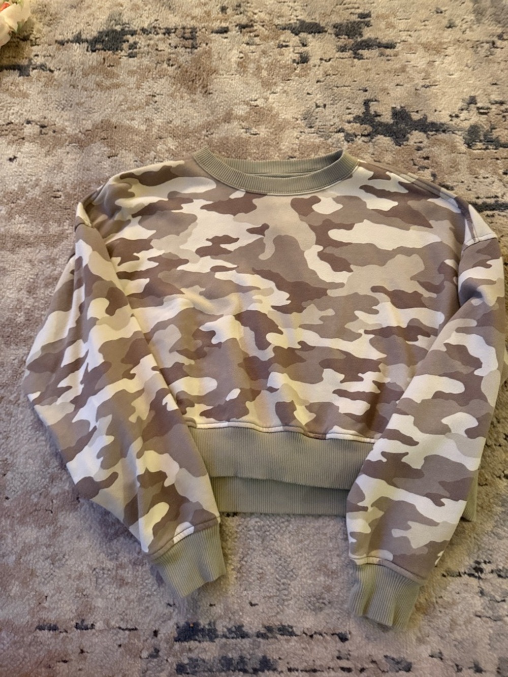Women’s / juniors Camo Crewneck Cropped Sweater - Taupe/Olive from Aerie